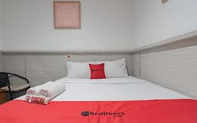 RedDoorz at Arwiga Hotel near RS Hasan Sadikin Bandung